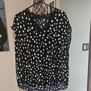 Black and White Relaxed Buttoned Blouse